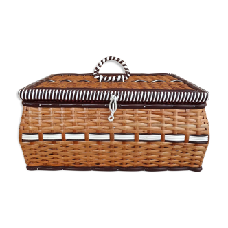 Wicker and scoubidou sewing box