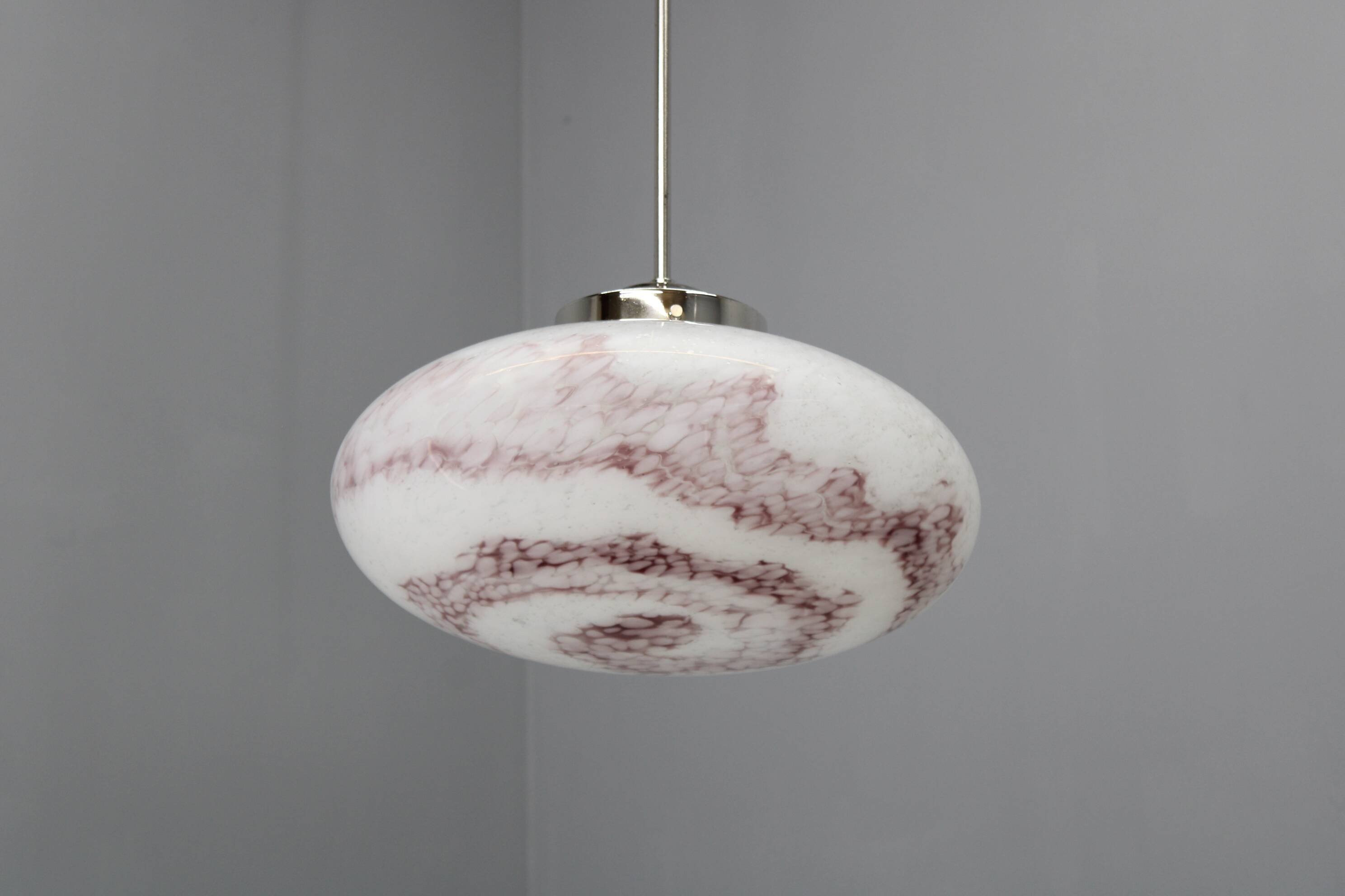 Paire de suspensions tchèques des années 1970, en verre soufflé et chrome, recâblées, reconditionnées