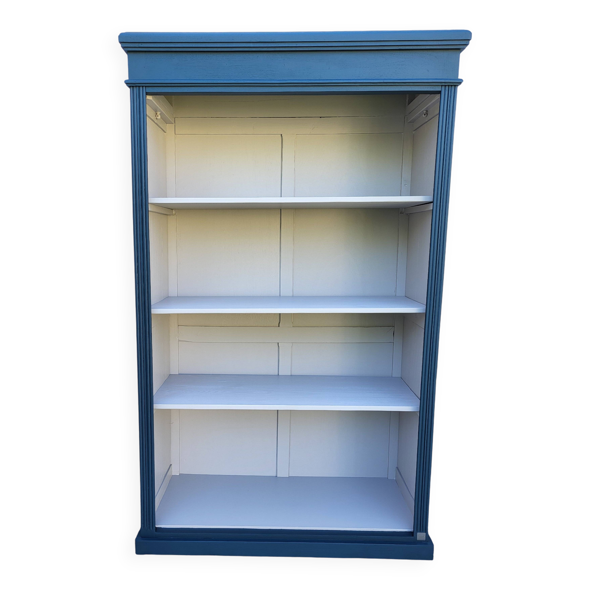 Bookcase / Shelf