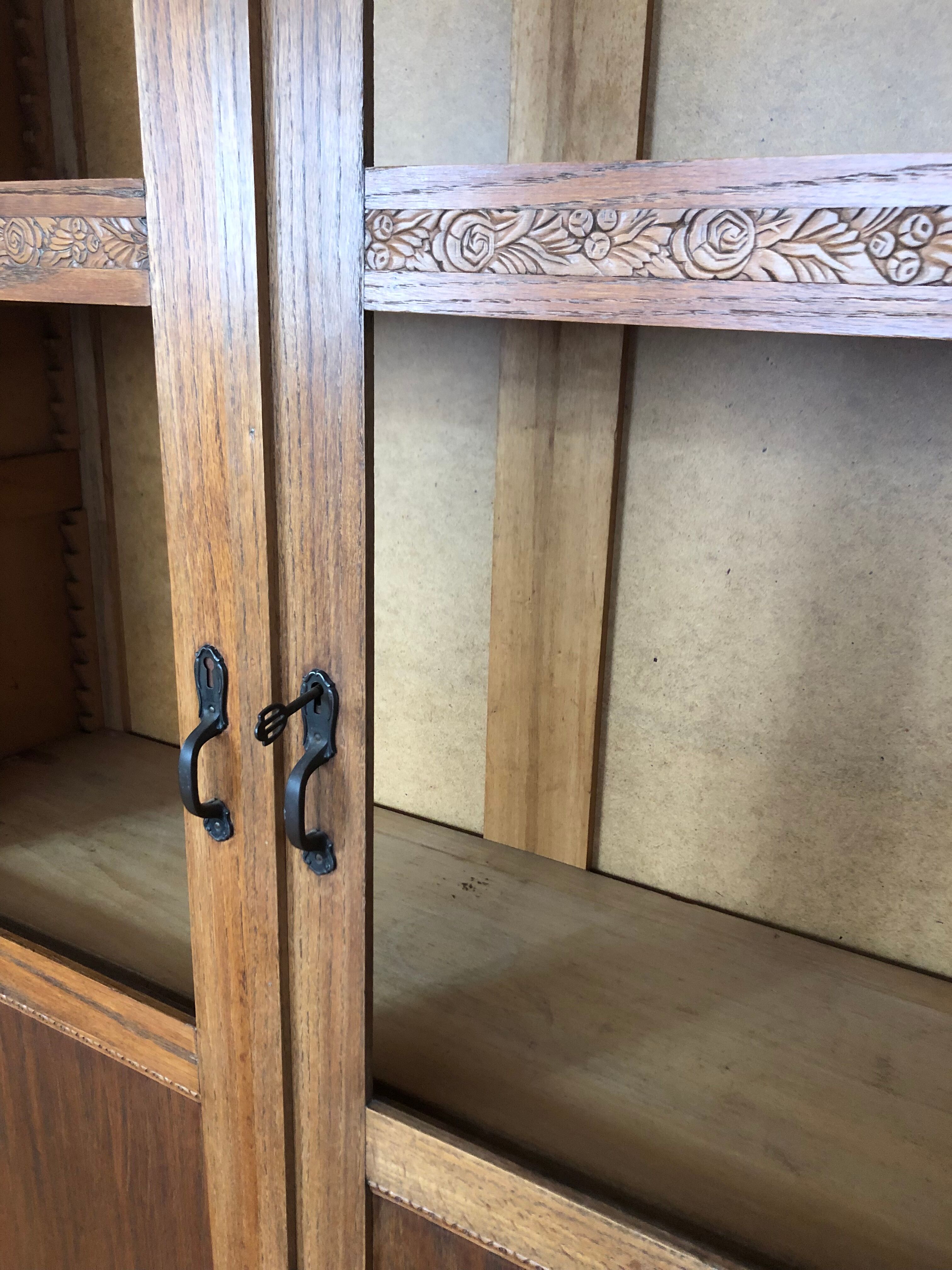 Glass cabinet