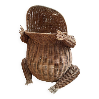Frog magazine rack by Olivier Cajan