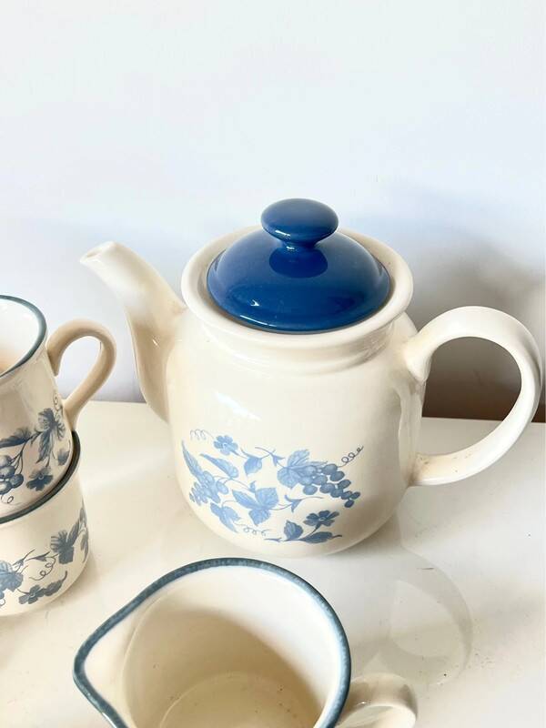 Vintage Staffordshire coffee set – blue grape decor – 1970s
