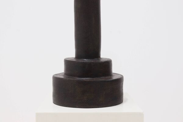 Objet cylindrique en grès brutaliste signé Studio Pottery années 1960