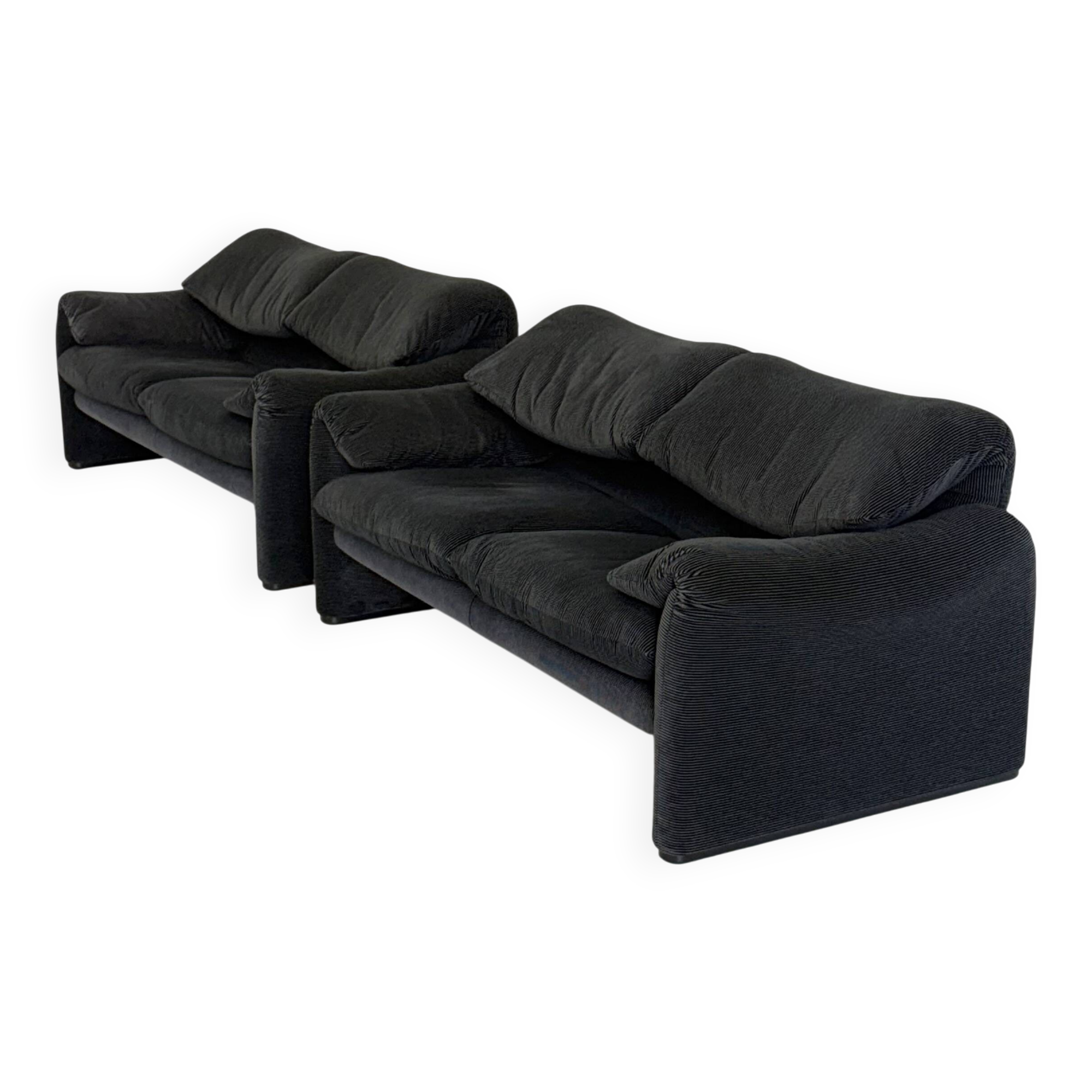 Cassina Maralunga 2 places noir-gris par Vico Magistretti