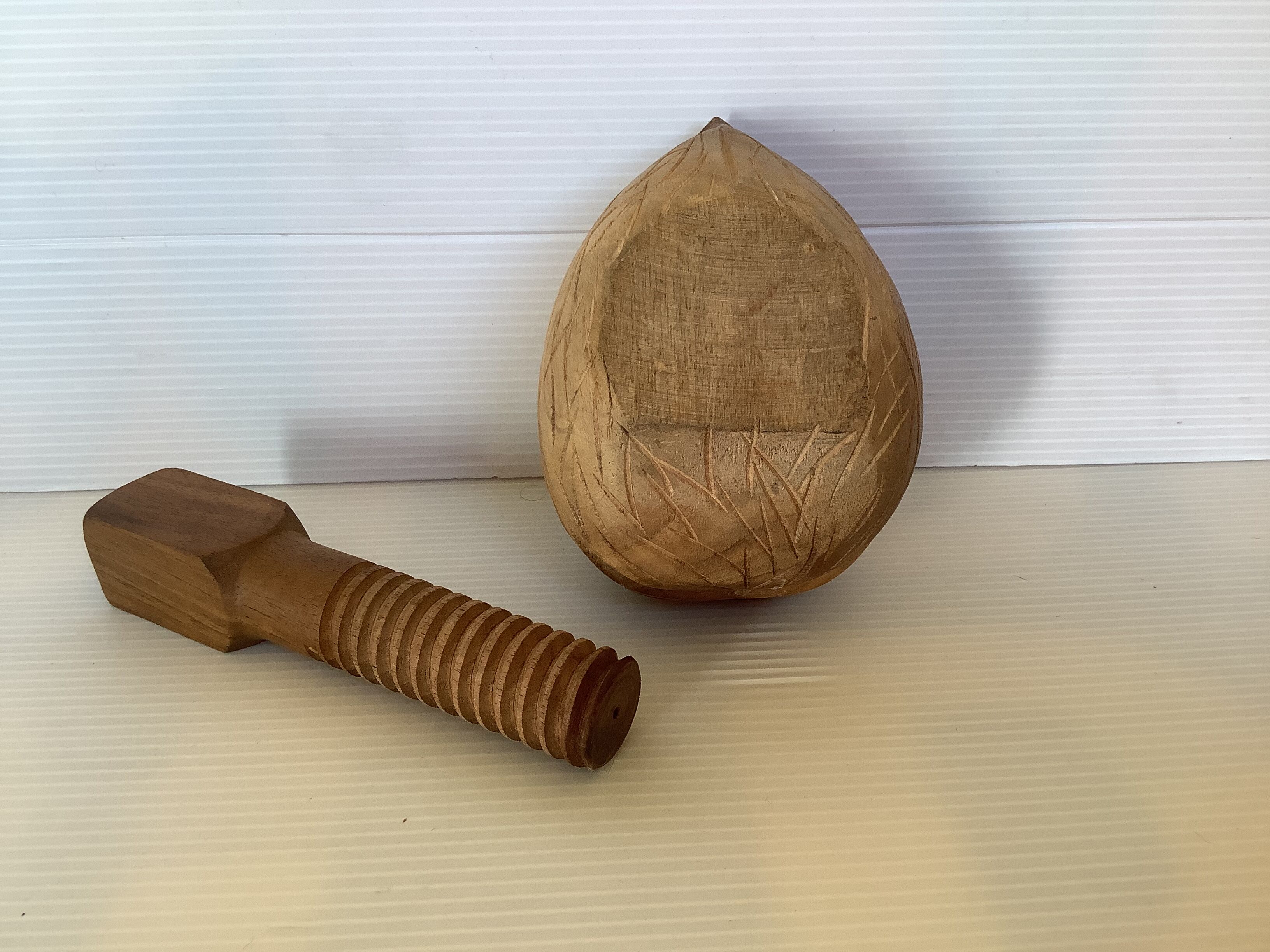 Casse noix en bois en forme de noix