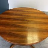 Extendable round table with butterfly leaf