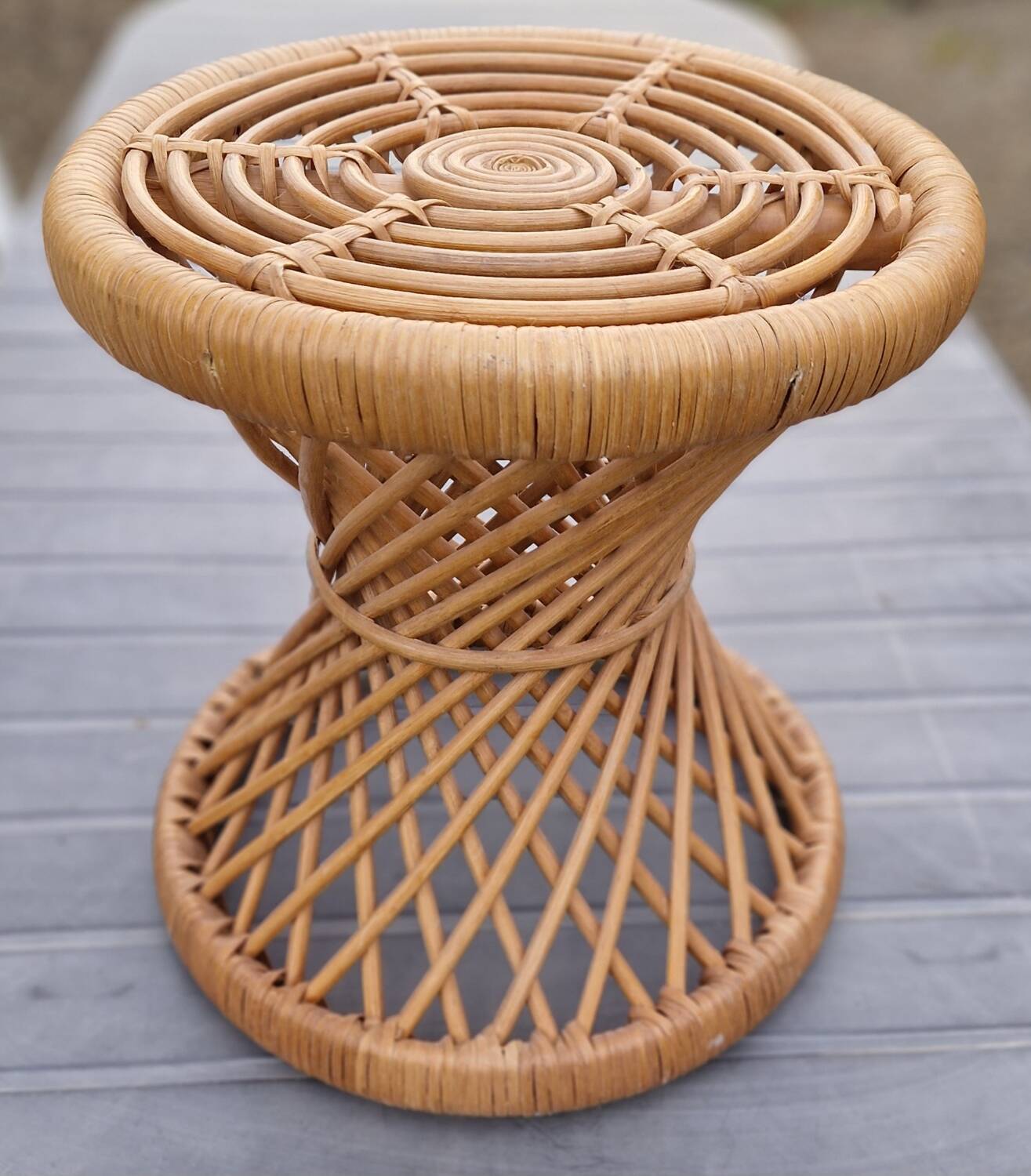 Diabolo style wicker side table