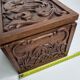 Ancien coffret en bois sculpté à décor de mascaron
