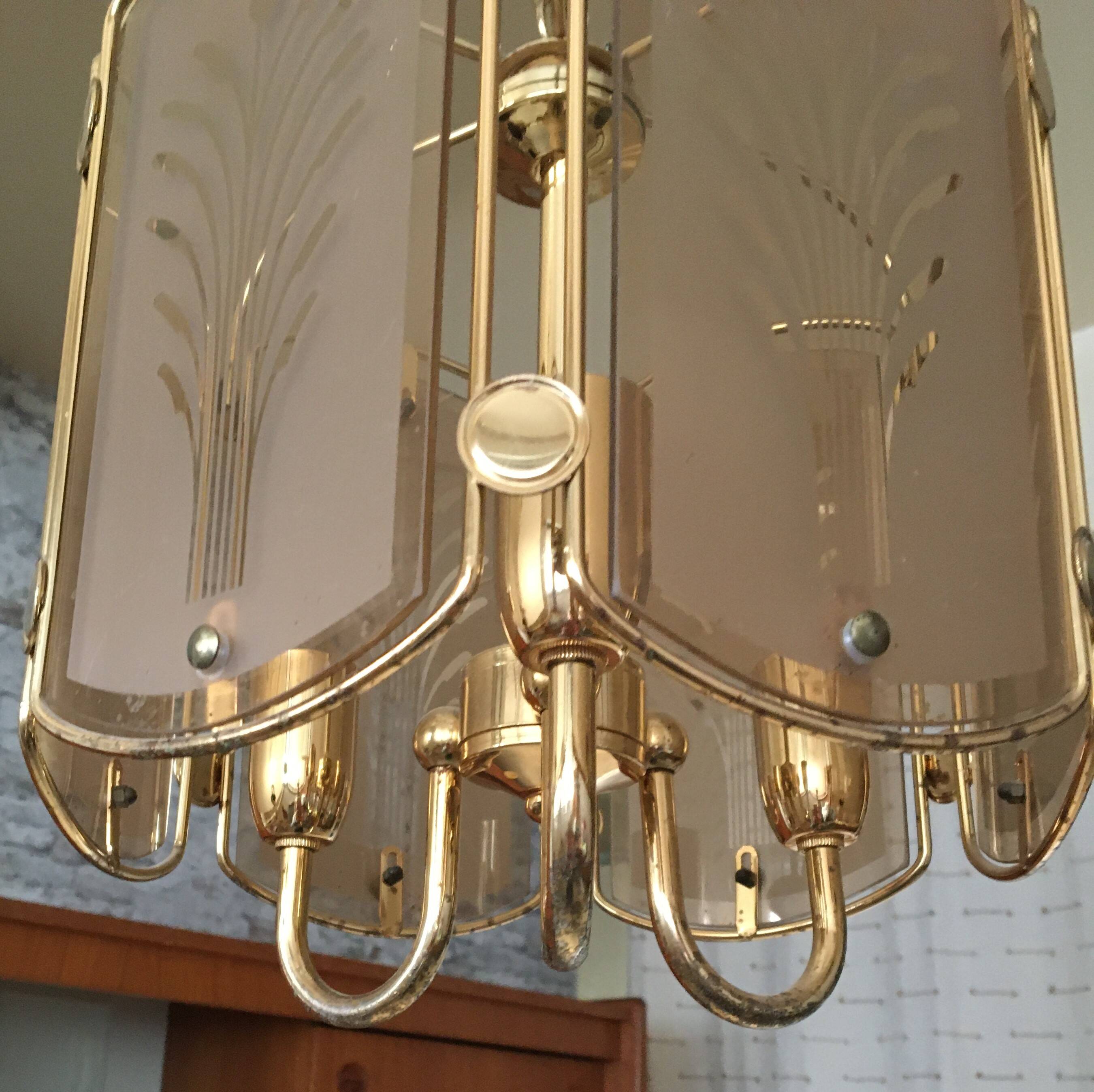 Art Deco pendant light in brass and chiseled polished glass
