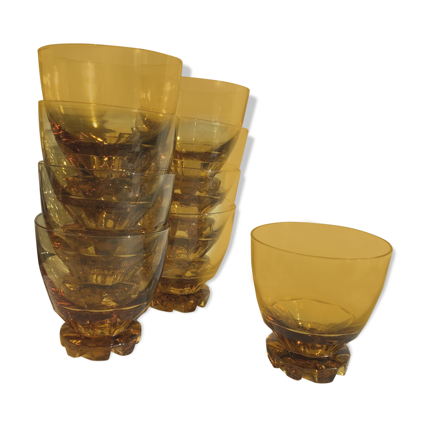 9 glasses amber feet notched wheels