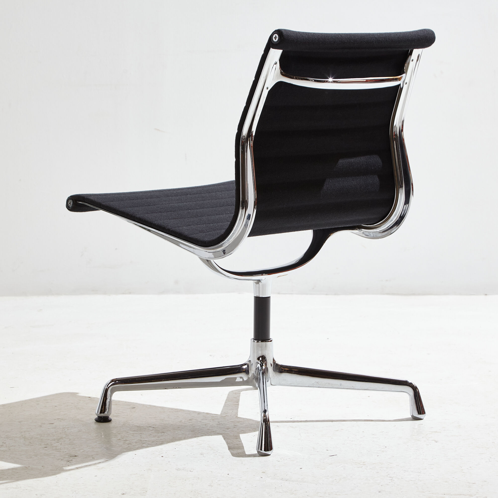 EA105 office chair by Charles & Ray Eames for Vitra