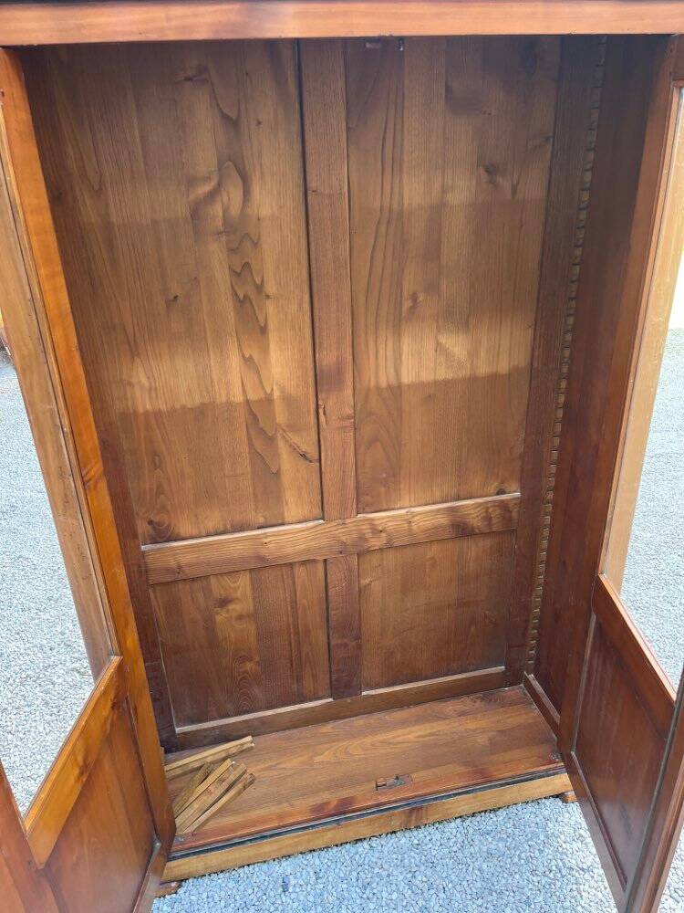 Vitrine en noyer