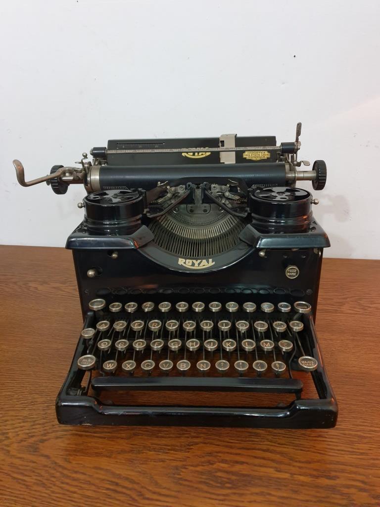 ROYAL typewriter