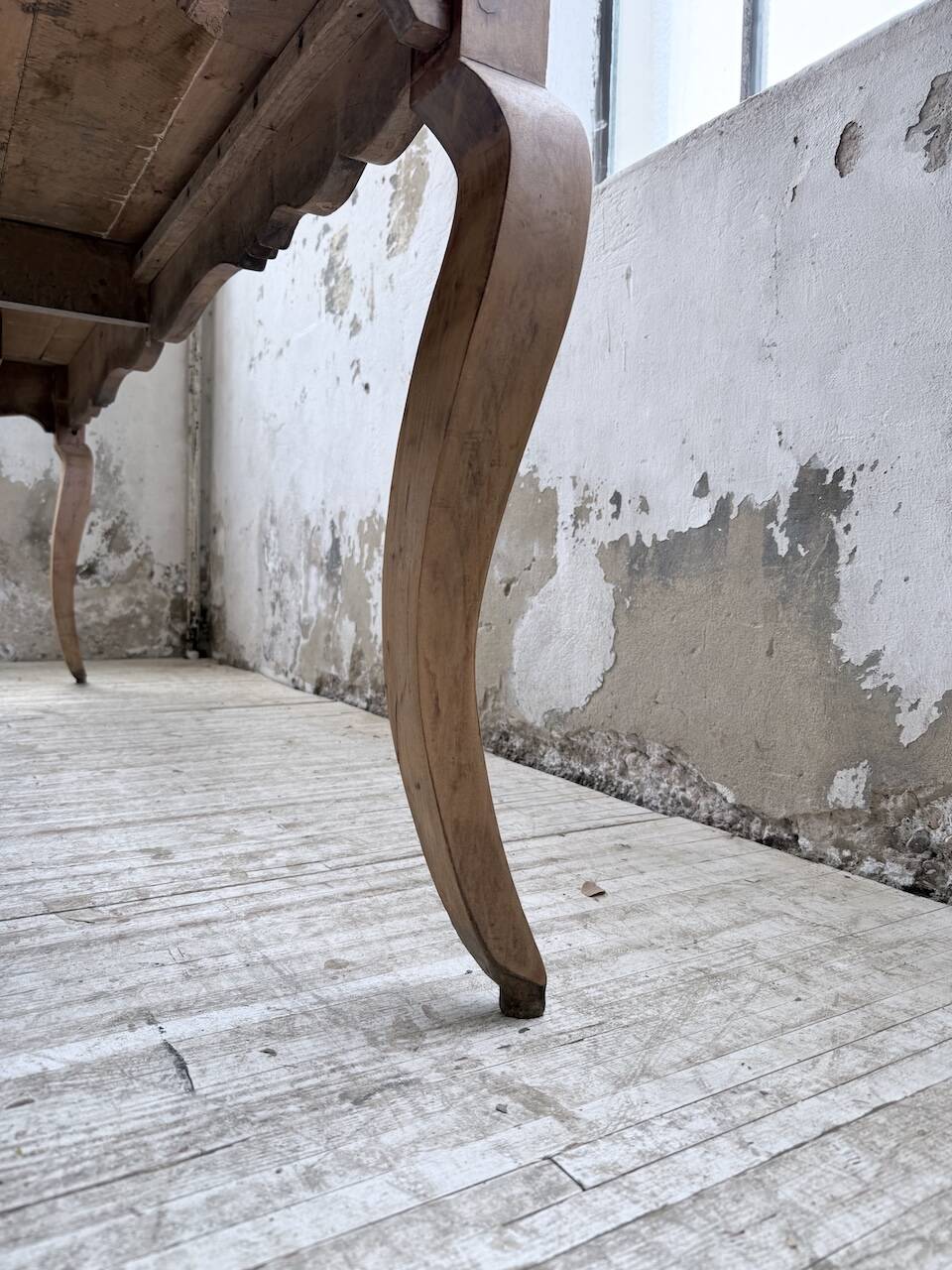 Farm table cherry wood with curved legs, 19th century.