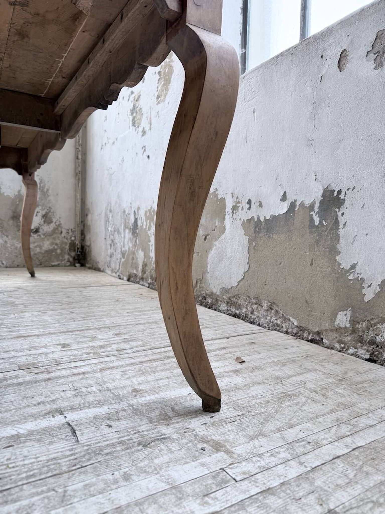 Table de ferme merisier pieds galbés XIXème