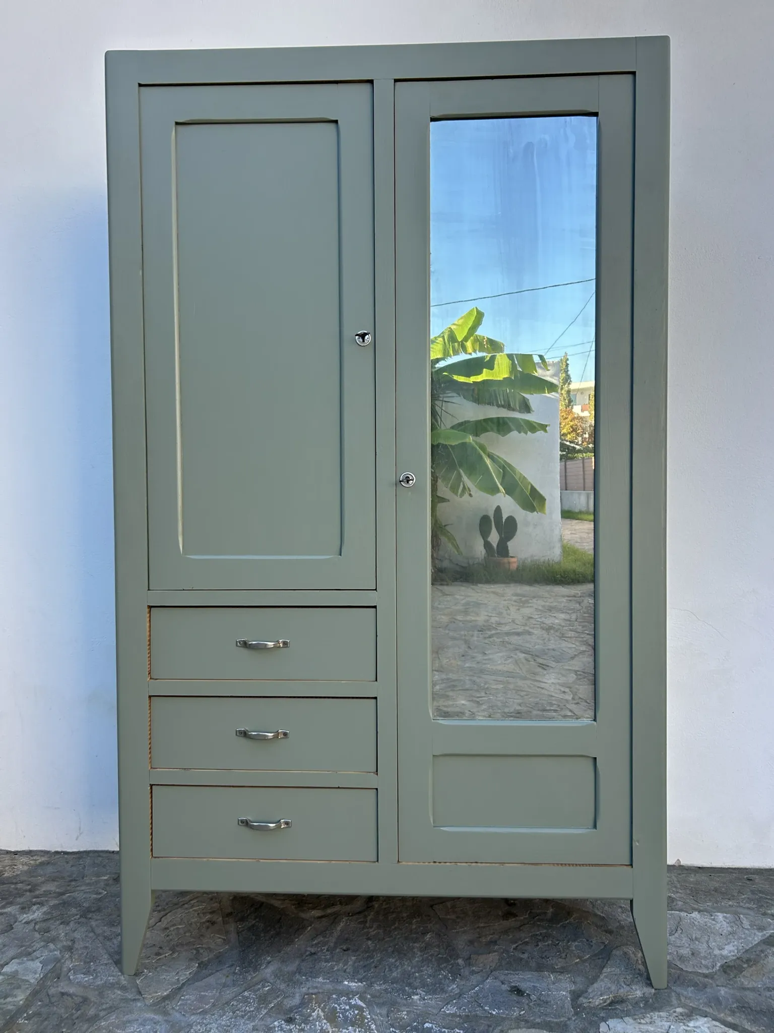 Armoire parisienne 