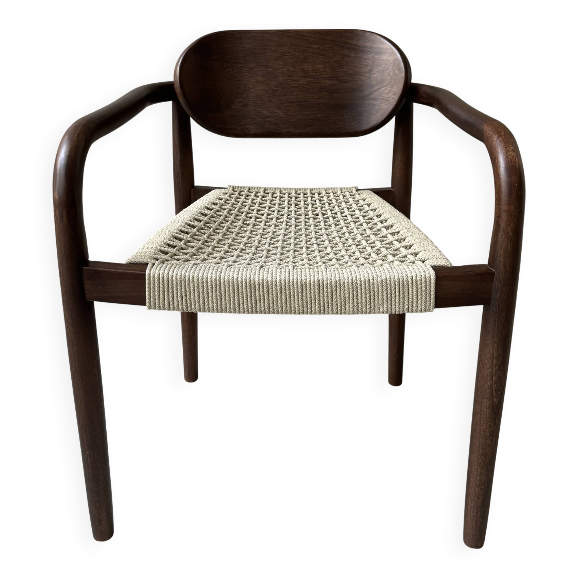 Chaises fait main en bois et cordage