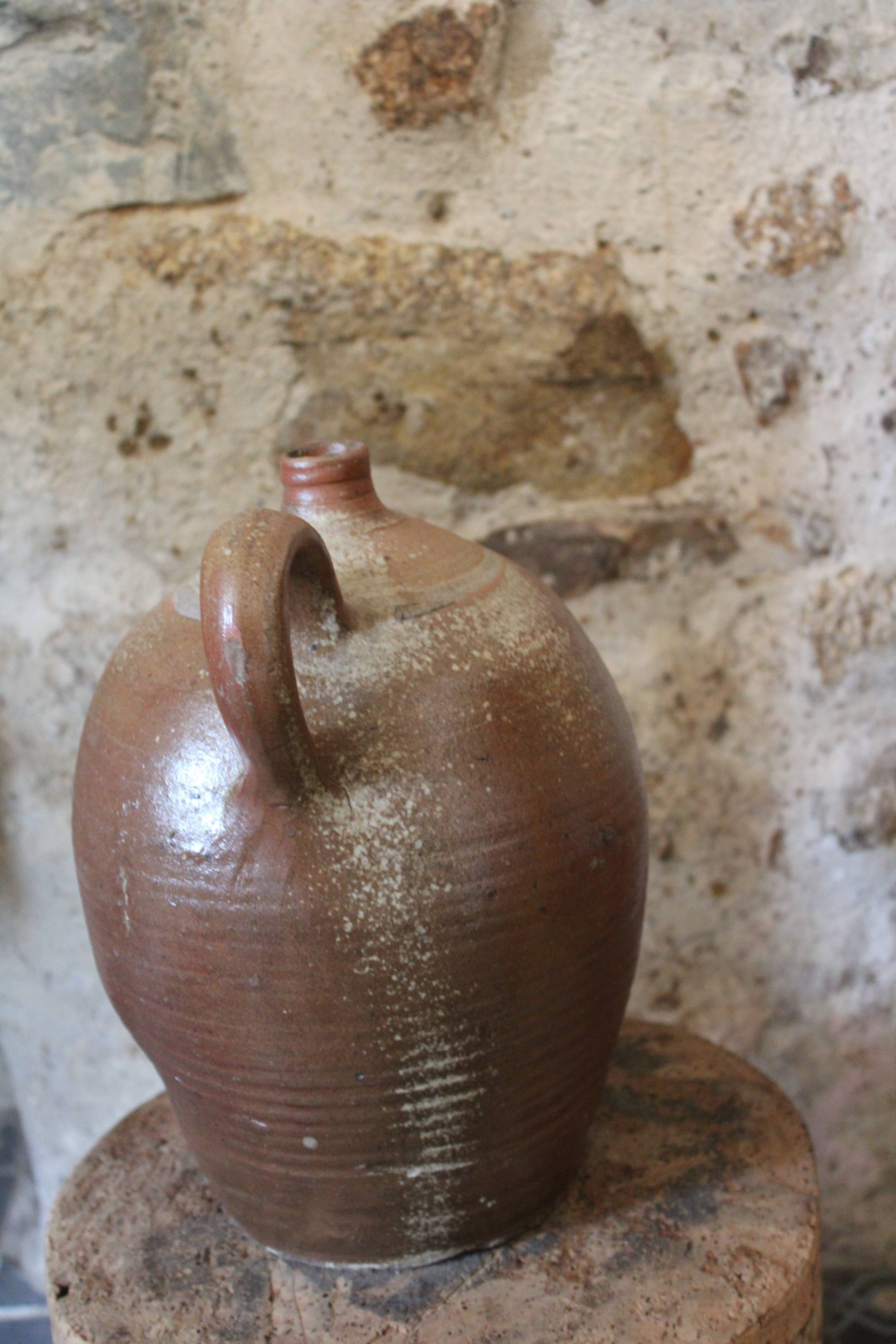 Vernified sandstone oil jar with handle