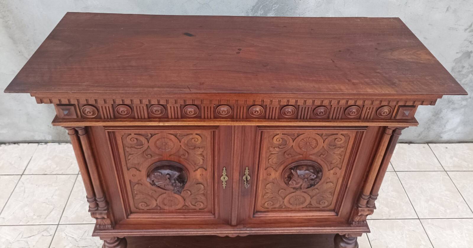 Meuble crédence Renaissance en noyer 19ème