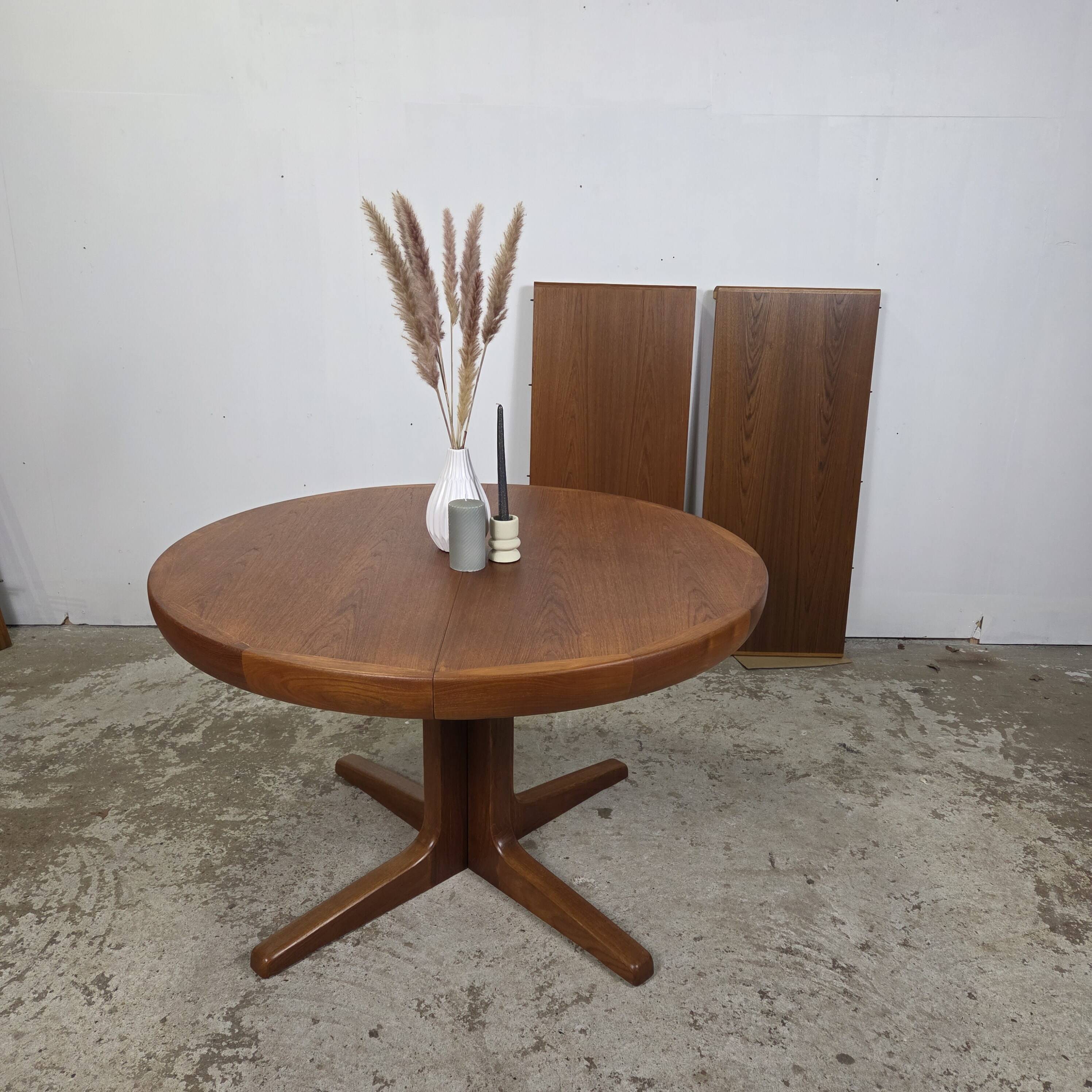 Faarup Møbelfabrik vintage 1960s Danish extendable table