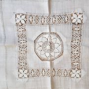 Nappe brodée main