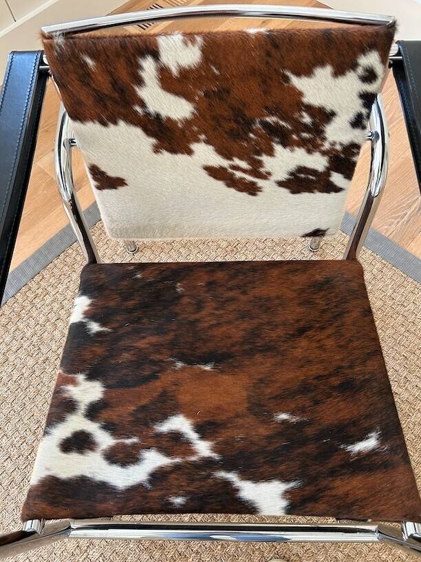 Le Corbusier LC1 Scarf Armchair by Cassina