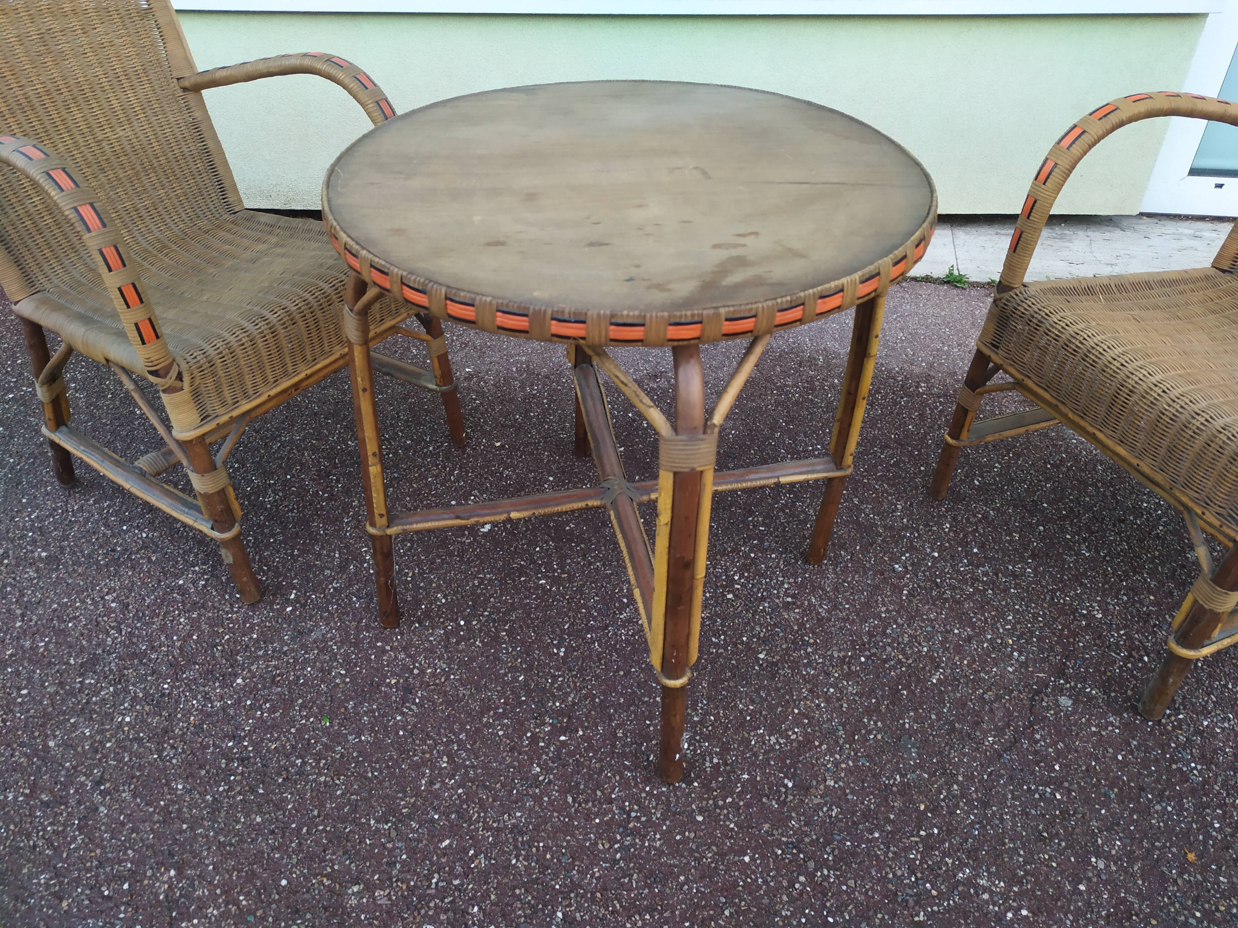 Lot 2 fauteuil et une table en rotin osier de jardin
