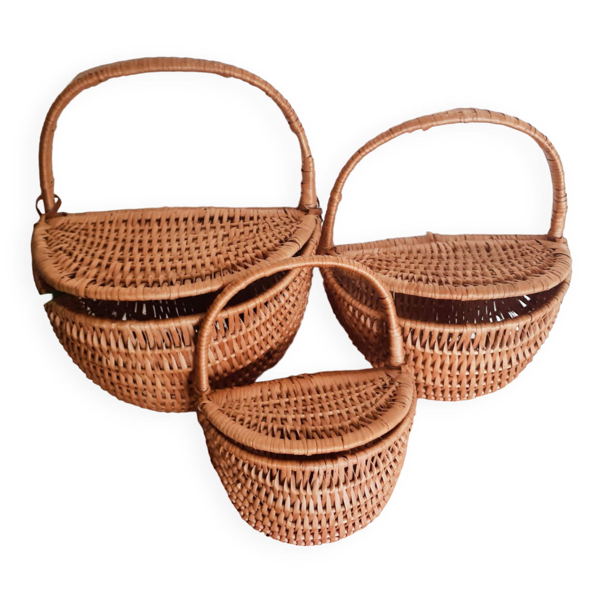 Set of 3 rattan baskets, with lid