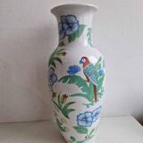 Vase with parrot motifs