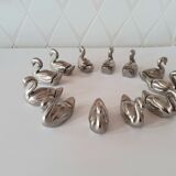 Set of 12 place-marked swans with names