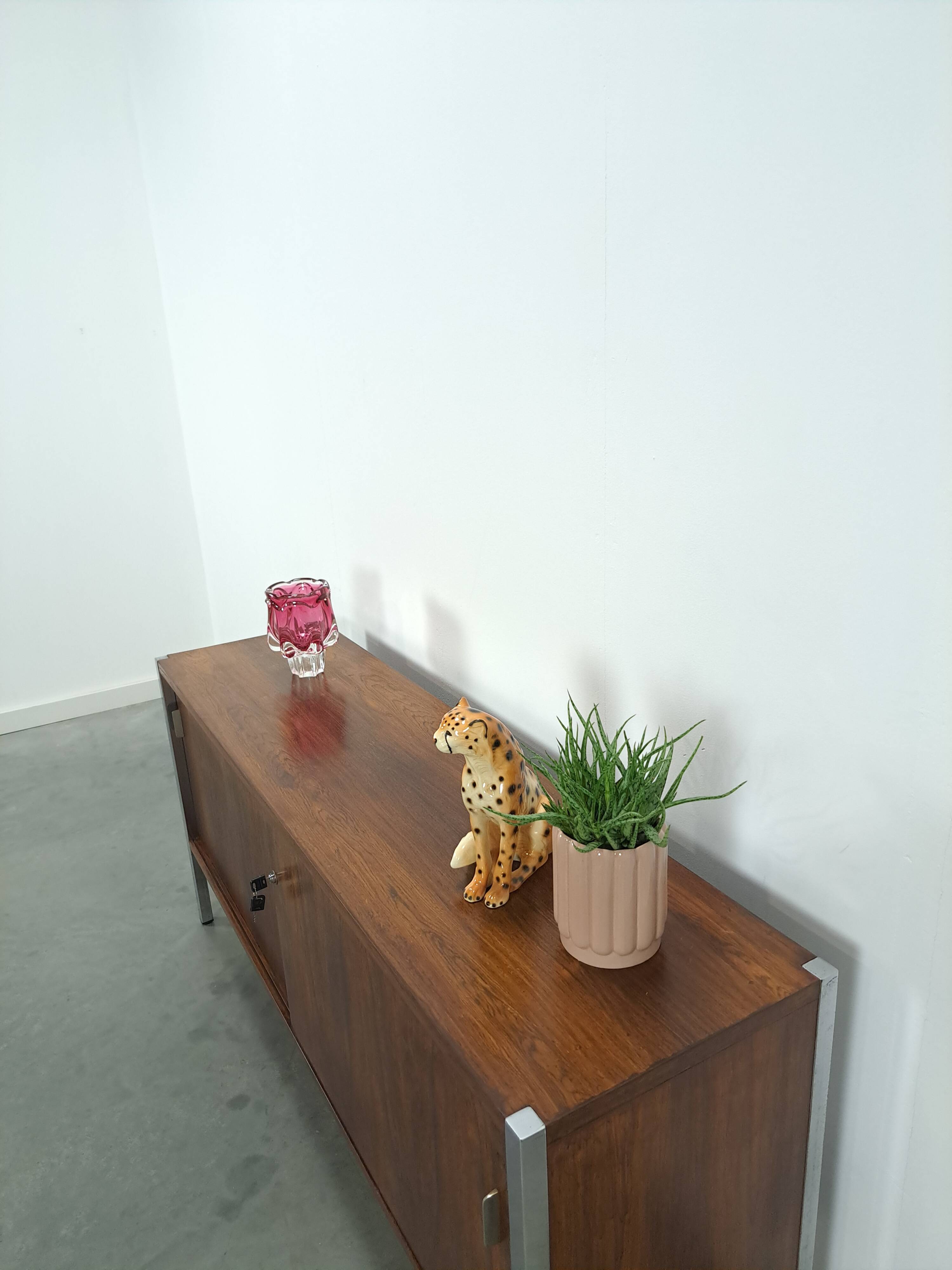 Enfilade en palissandre plus fin avec chromen poten, vintage kast