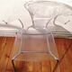 Chaise transparente