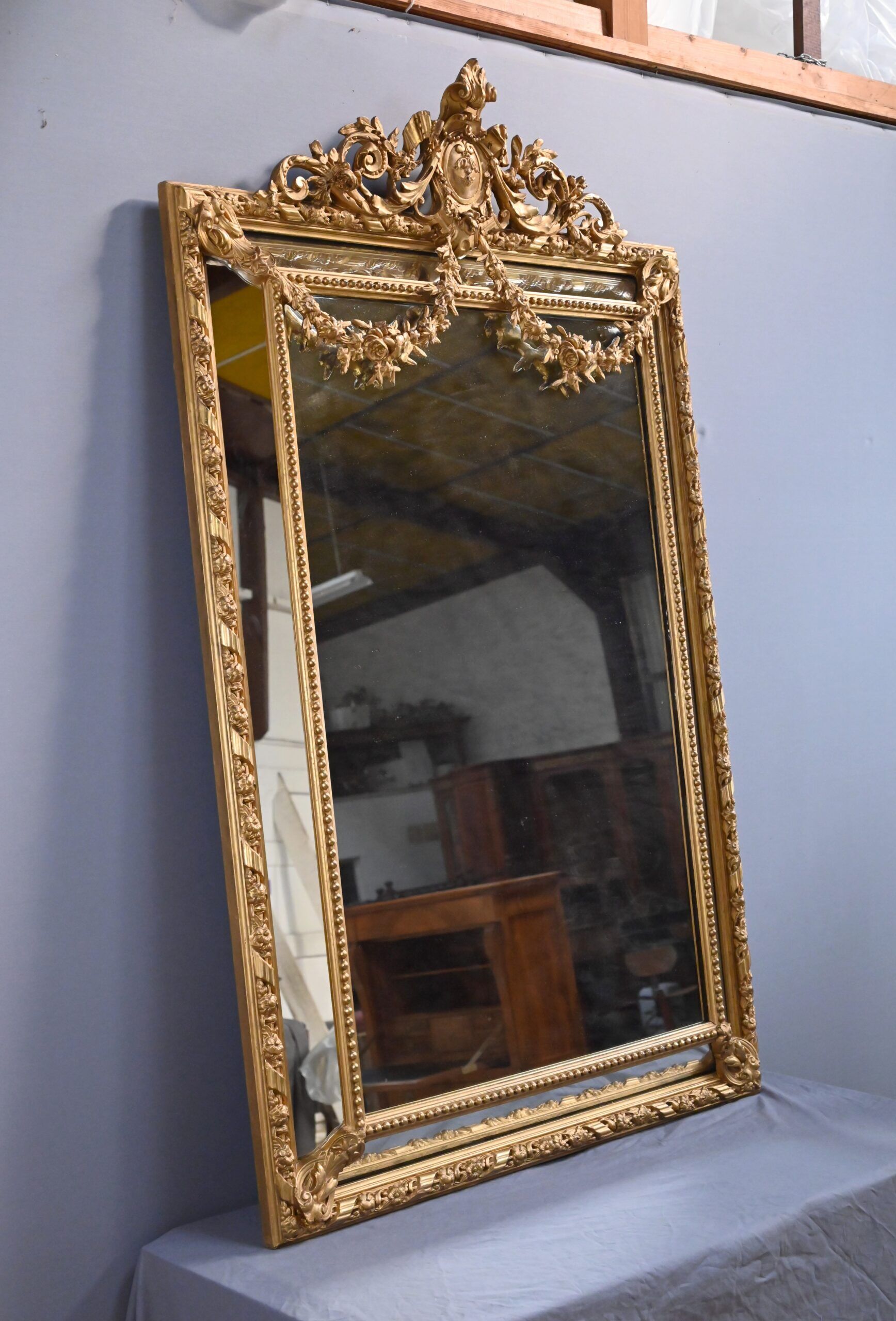 Important mirror with parcloses, Louis XVI style – late 19th century