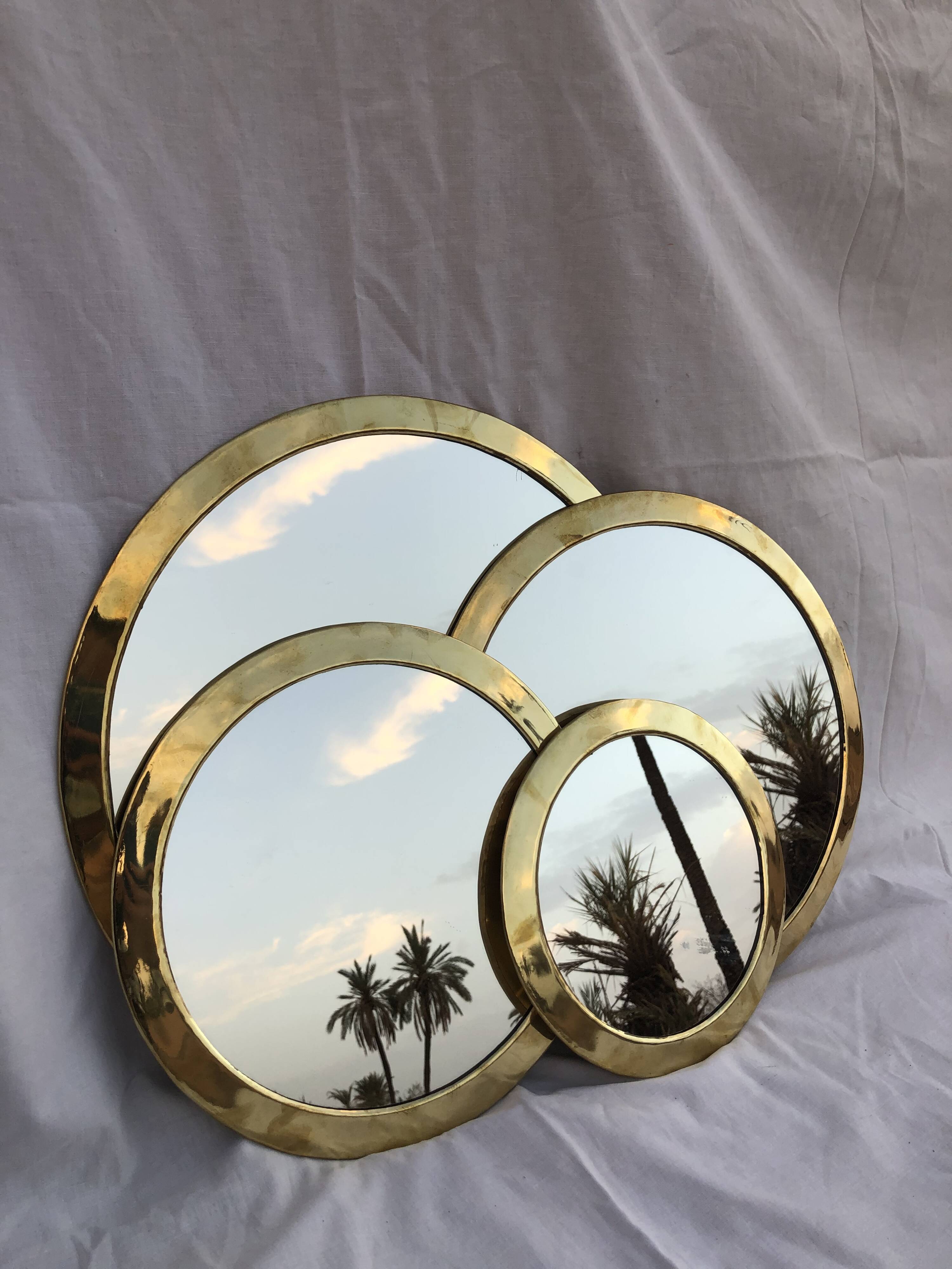 Set of 4 round polished brass mirrors – Moroccan craftsmanship – Vintage style