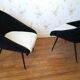 Paire de fauteuils corbeille Bi color restaurés années 50 60 pieds metal