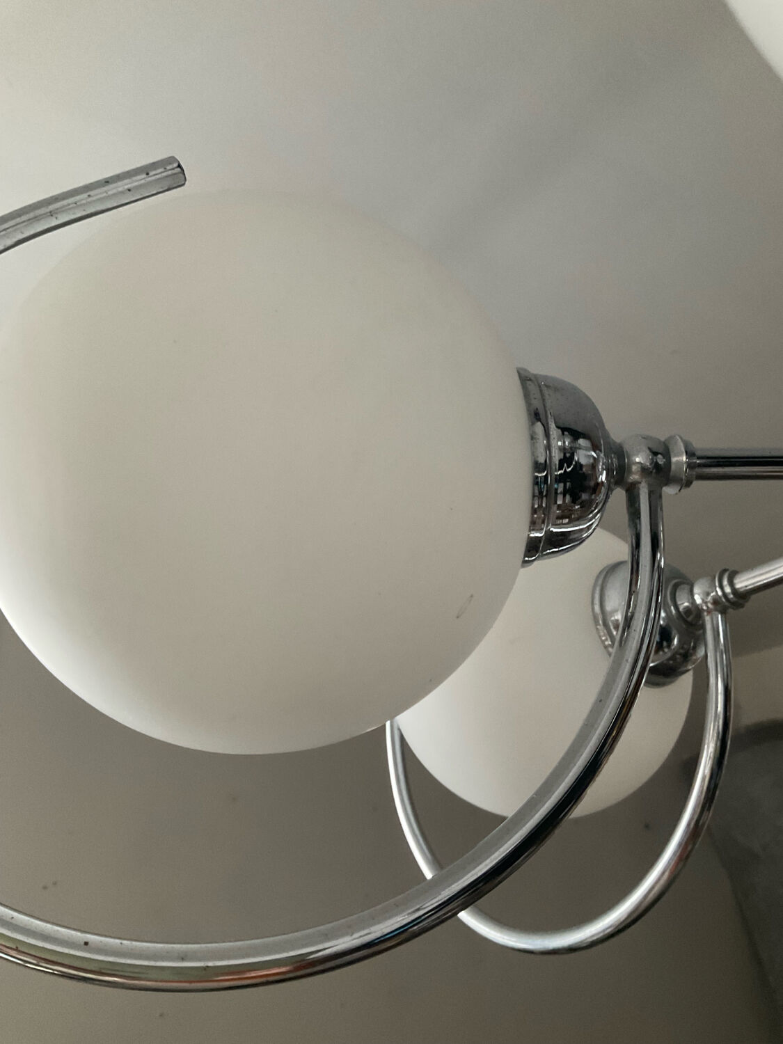 Art Deco chandelier with 6 lights in opaline glass and chrome metal.