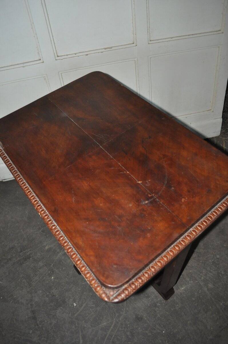 Art Deco coffee table in brown wood, 1930s, U-shaped base and shelf.