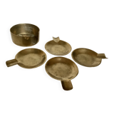Quatre cendriers individuels en laiton