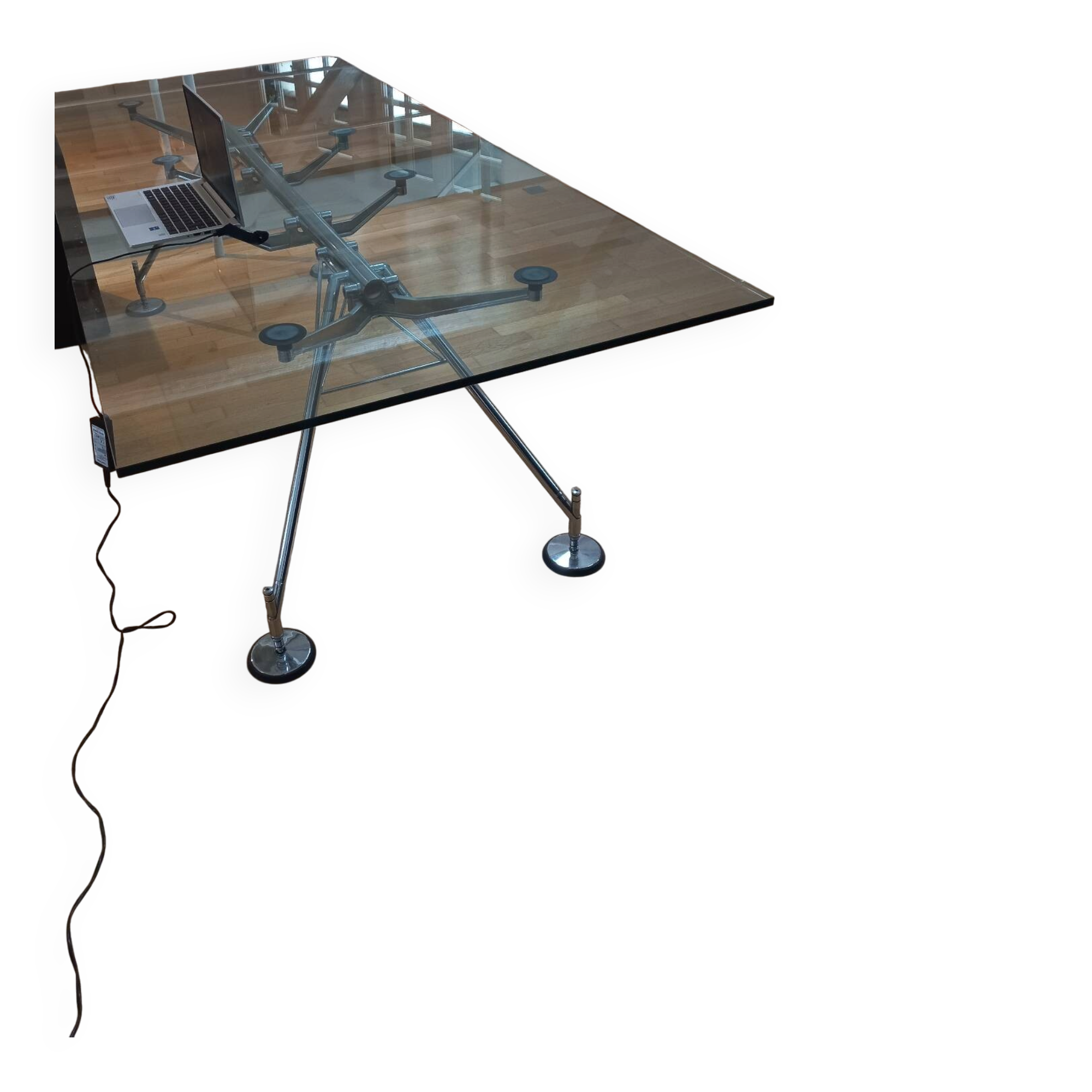 Glass desk Nomos