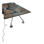 Glass desk Nomos