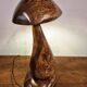 Lampe de table champignon en bois sculpté à la main avec LED intégrée