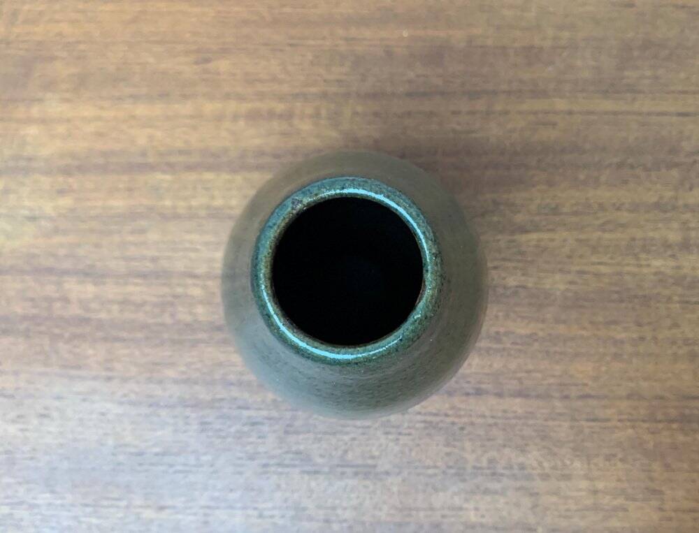 East German pottery vase from the mid-century GDR by VEB Coswig Keramik, 1960s.