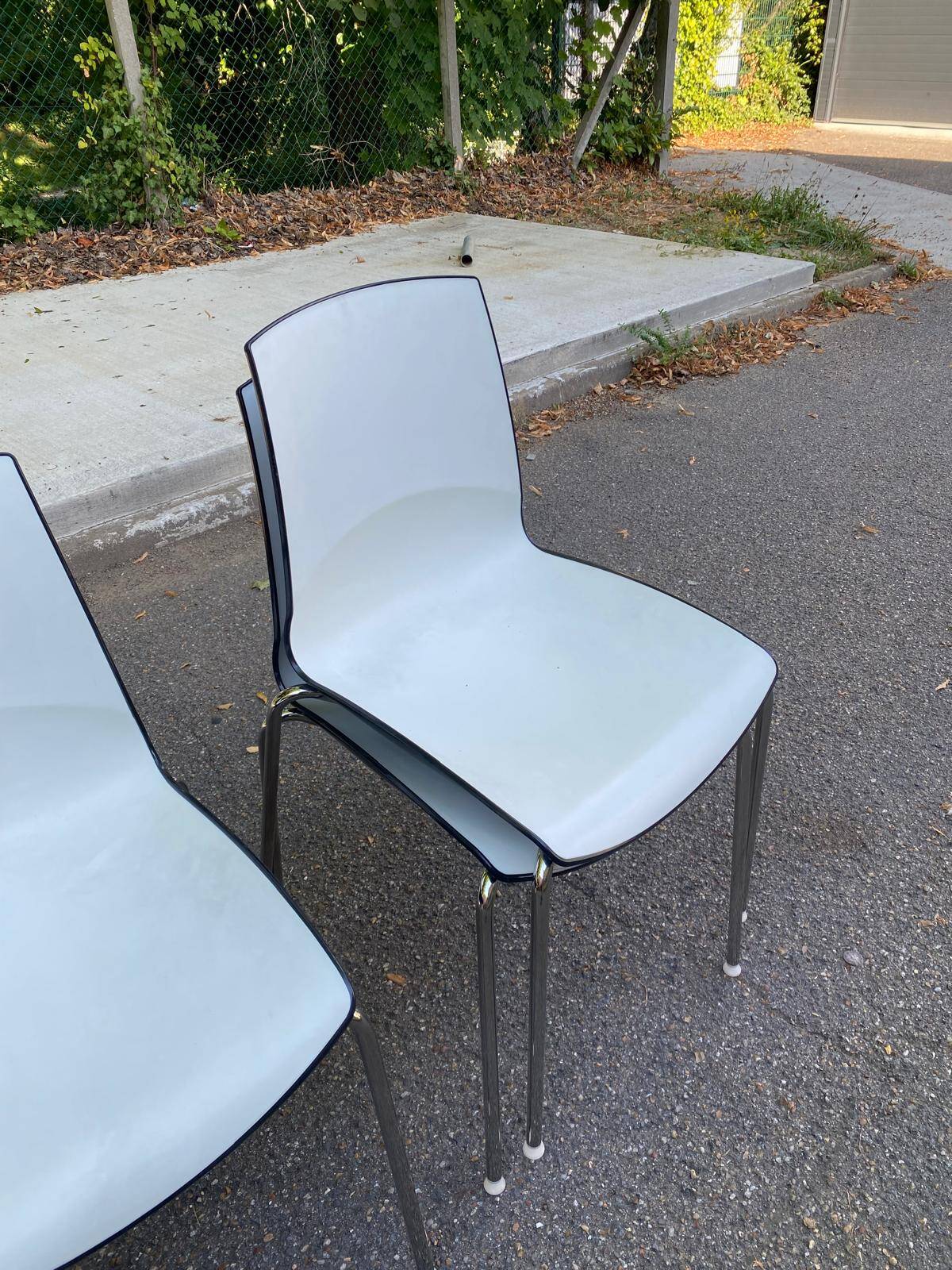 4 chairs or 5 Italian Scandinavian design chairs