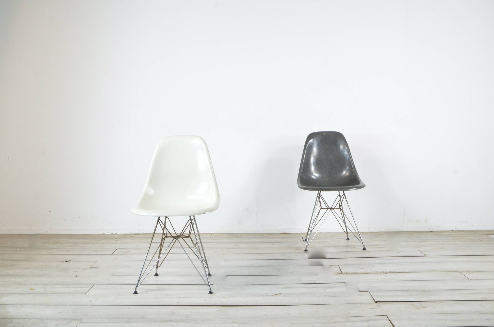 Set Of 2 Herman Miller Eames Dsr Chair Original Fiberglass Seats Modern Ret