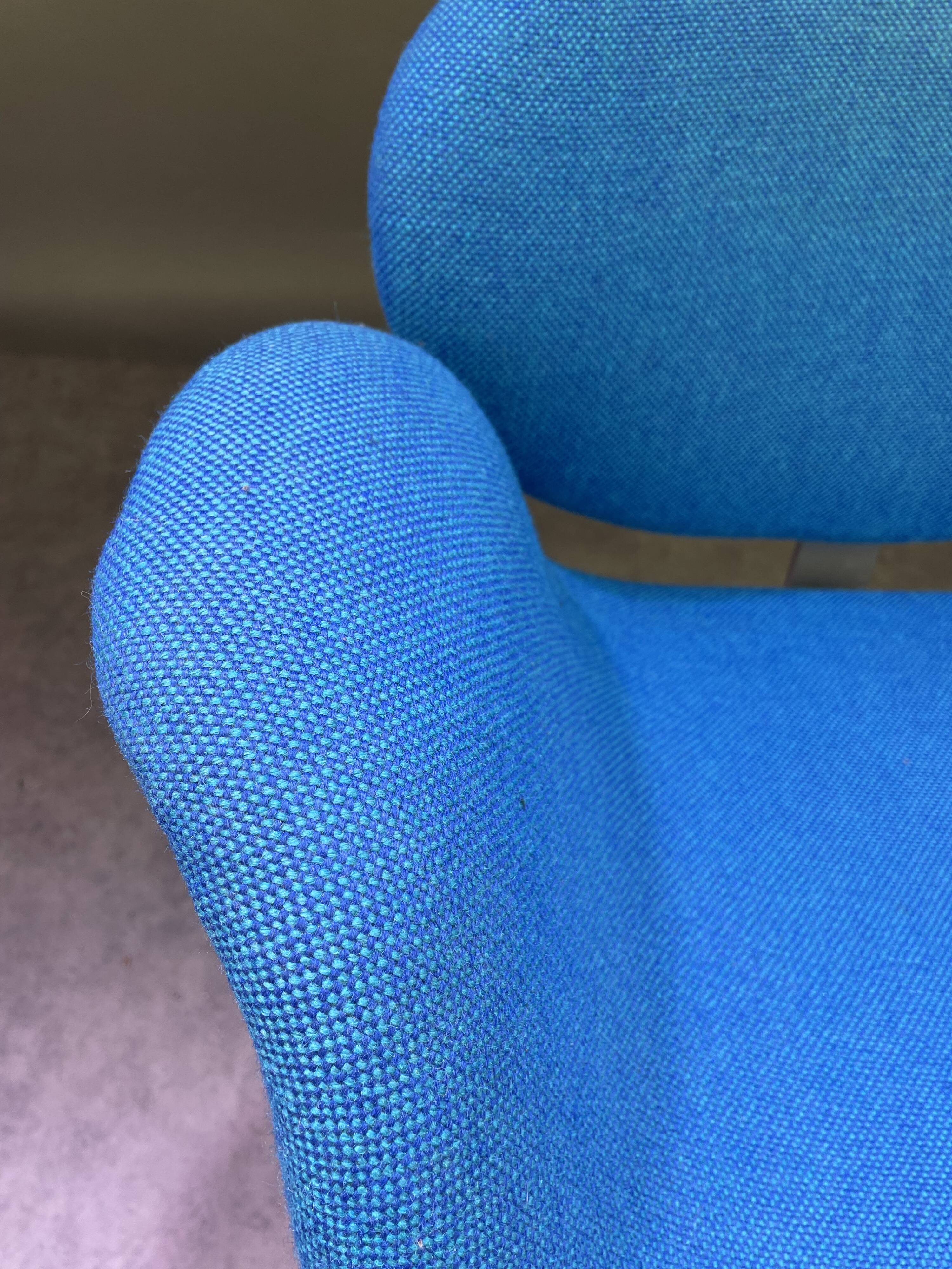 Chaise Little Tulip de Pierre Paulin bleu
