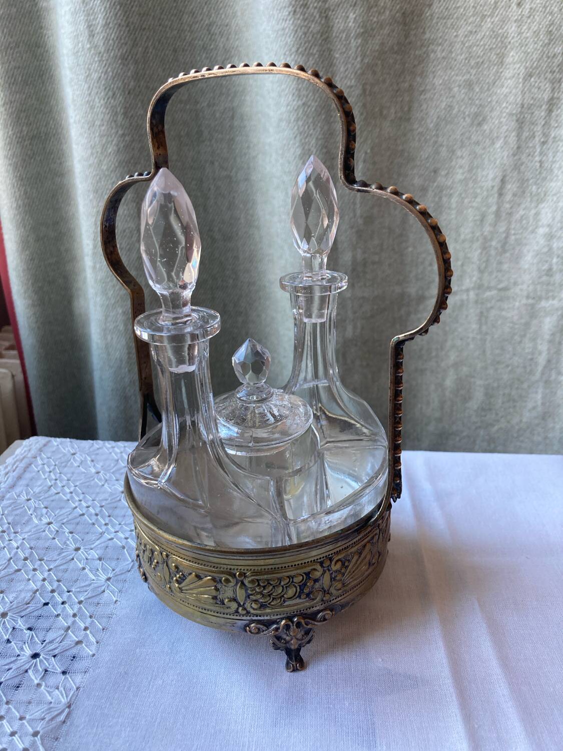 Vinaigriers ancien verre et métal ajouré