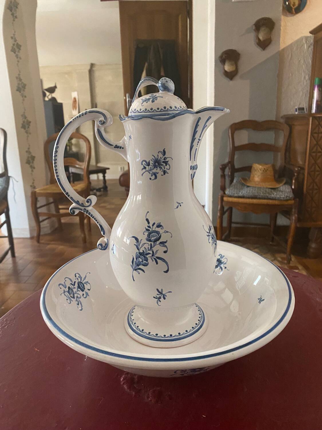 Bathroom faience. Moustier. signed.