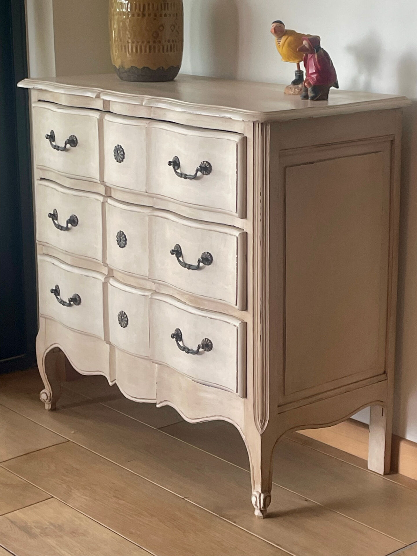 Provençal chest of drawers