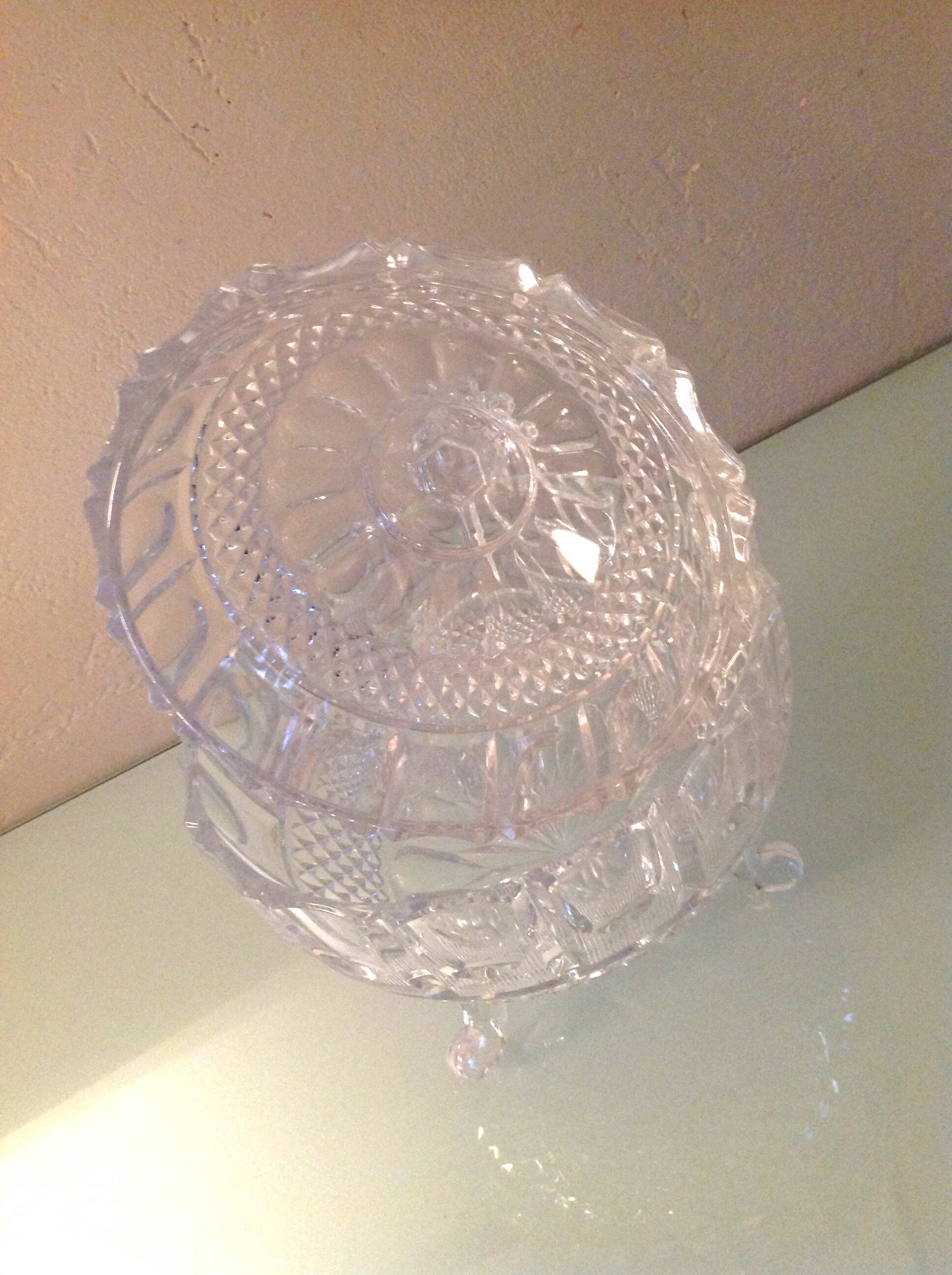 Globe candy box on tripod legs in chiseled glass / vintage 60s-70s