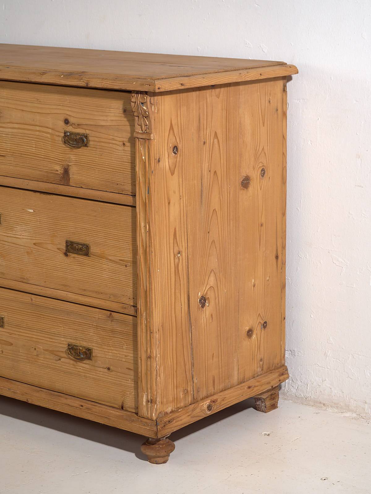 Antique chest of drawers in French Provençal style (c.1920)